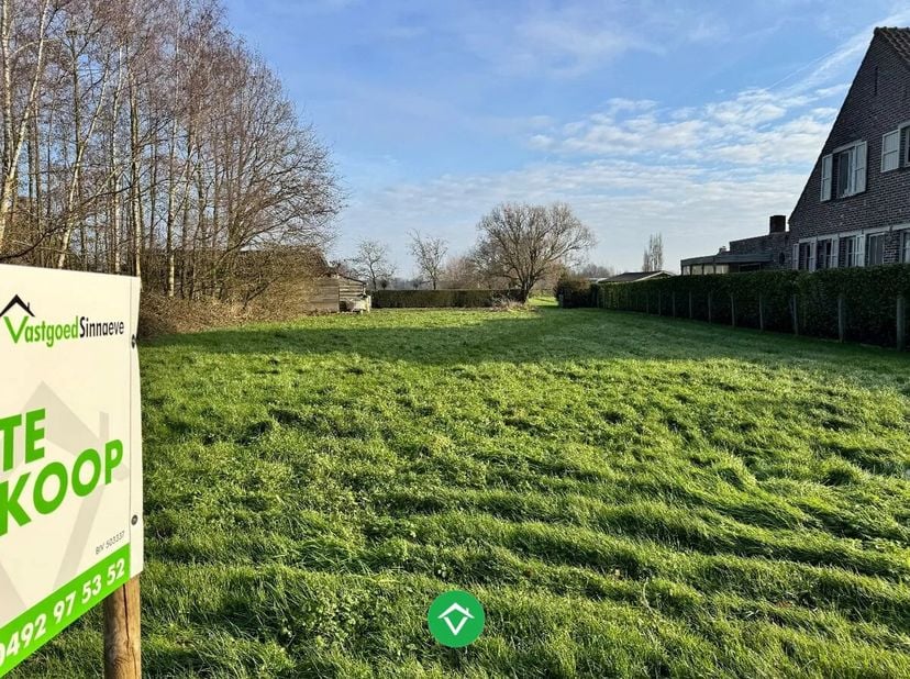 Dit perceel, met een oppervlakte van 809 m² is gelegen nabij het centrum van Torhout.<br />
De grond is gelegen op een goede locatie met bereikbaarhei