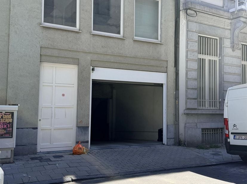 Garage à vendre à rue de stassart 26,
                    1050 Ixelles