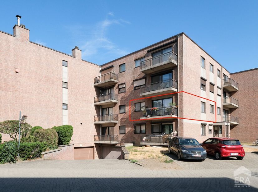 p wandelafstand van de Kleine Ring van Hasselt vinden we dit aangename 1-slaapkamerappartement met terras. Dankzij de centrale ligging combineert deze