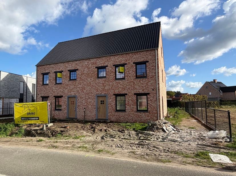 Huis te koop in Sint-Antoniusstraat 7 bus b,
                    2440 Geel