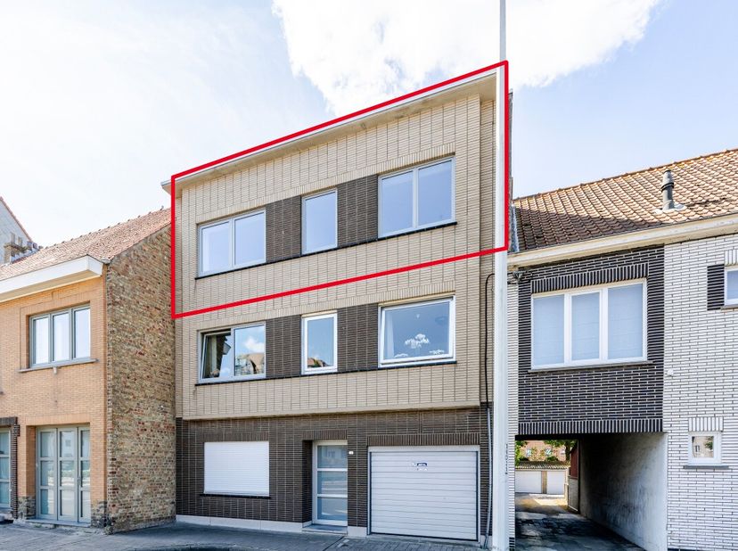 Appartement récemment rénové à Nieuwpoort avec belle terrasse et vue dégagée. Cet appartement prêt à emménager bénéficie dune finition moderne et dune