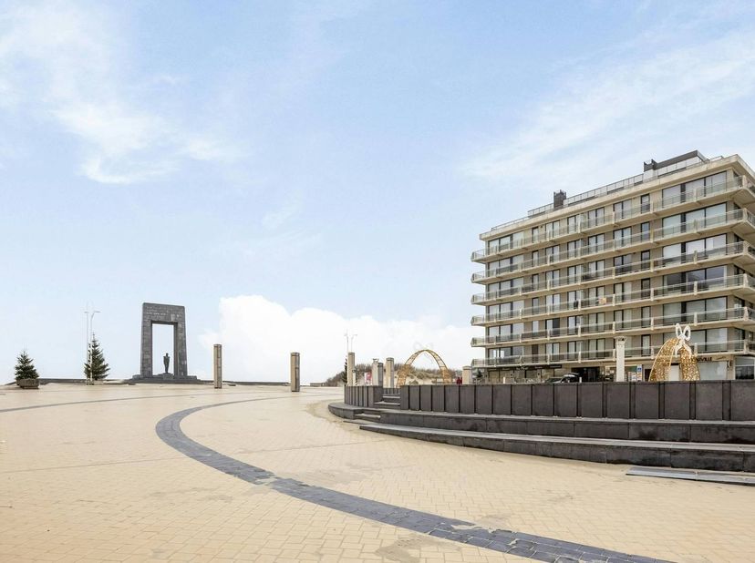 Bâtiment d'accueil spacieux bénéficiant d'un emplacement privilégié à De Panne — Zeedijk.<br />
<br />
Ce spacieux bâtiment d'accueil bénéficie d'un e