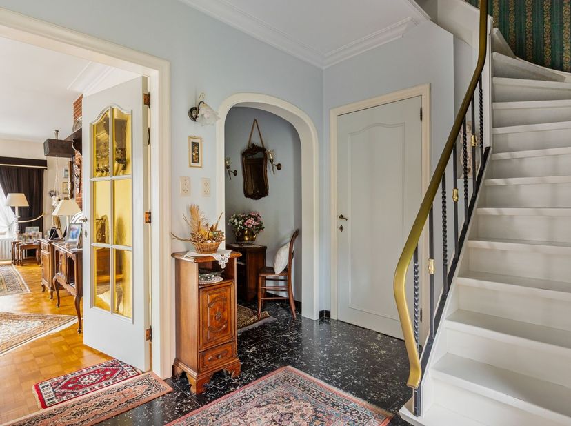 Locatie: <br />
Deze woning, gelegen aan Driesplein 4 in Beerse, heeft een rustige en gunstige ligging. Het centrum van Beerse bevindt zich op korte