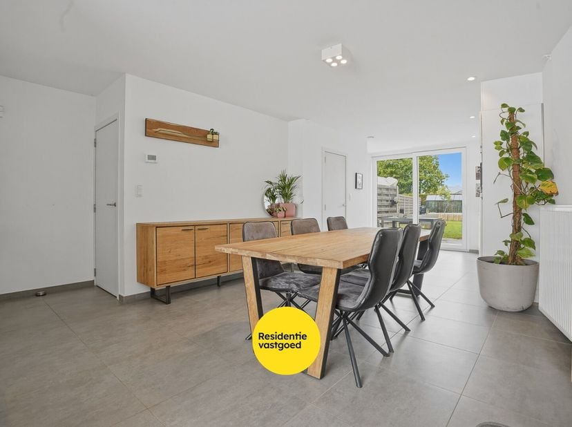 KIJKDAG 04/07 VAN 14U TOT 16U!<br />
In het gezellige Keiem bevindt zich deze volledig gerenoveerde woning op een aangenaam perceel. De woning werd in