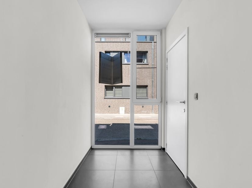Welkom op de Zandstraat 2 bus 1 in Maasmechelen.<br />
<br />
Bent u op zoek naar een instapklaar appartement met 1 slaapkamer op een centrale ligging