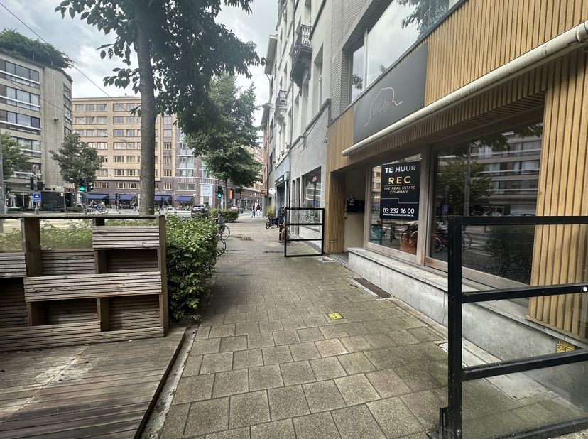 Bien professionnel à louer à Geuzenstraat 9,
                    2000 Antwerpen