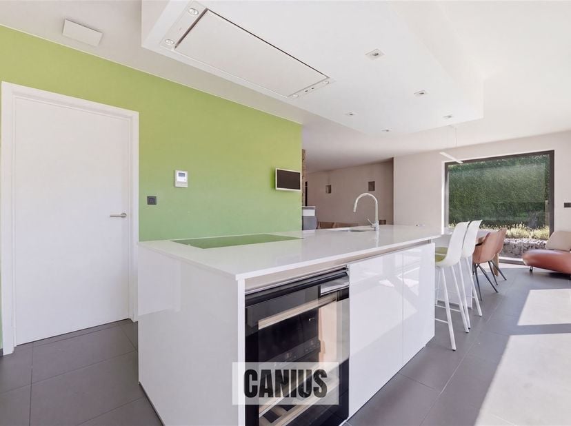 MODERNE, INSTAPKLARE WONING MET 3 SLPK EN ZUIDGERICHTE TUIN<br />
Op zoek naar een ruime, moderne en energiezuinige woning in Diepenbeek? Deze verzor