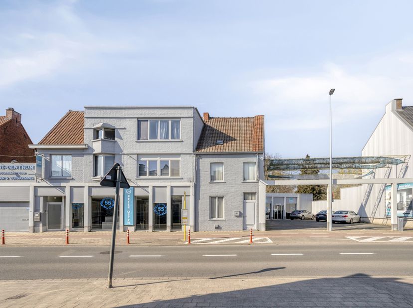 Bedrijfsvastgoed te huur in Ardooisesteenweg 243,
                    8800 Roeselare