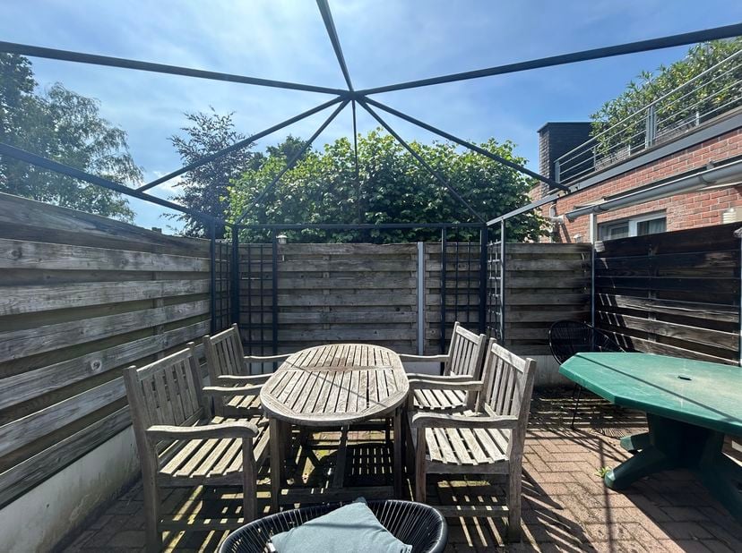 Ben jij op zoek naar een gelijkvloers appartement in het centrum van Kaulille? Dan hebben wij gevonden wat jij zoekt!<br />
INDELING:<br />
- Inkomhal