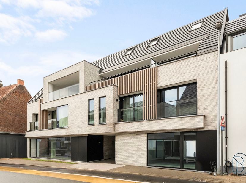 Spacieux duplex avec une chambre et deux terrasses<br />
Ce duplex agréable dispose d'un espace de vie lumineux avec cuisine ouverte et accès direct à