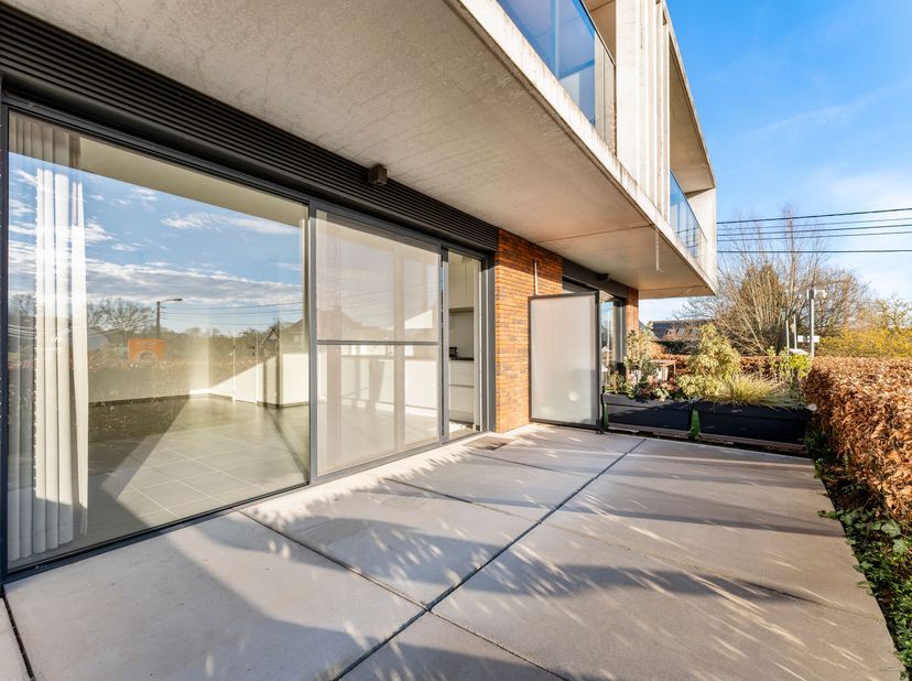 Dit volledig instapklaar gelijkvloers appartement (anno 2018) geniet van een prachtig zicht in de dorpskern van Westouter.<br />
Het appartement besch