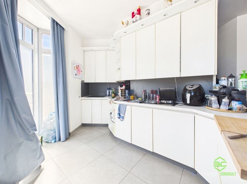 + Als u op onze eigen website (www.empresaconsult.be) naar dit appartement doorklikt, vindt u alle info! +<br />
Te midden in het centrum van Sint-Tru
