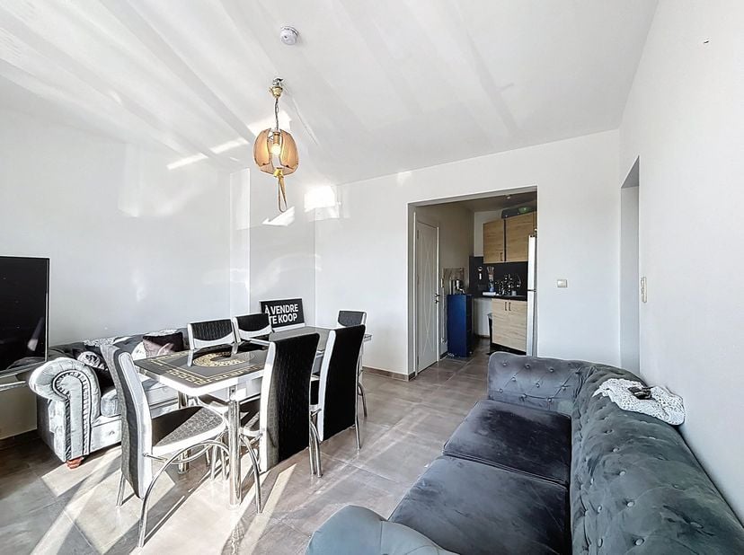 ANDERLECHT - REF: 87293695 - CHARMANT STUDIO MET UITZICHT OP HET KANAAL !!<br />
Gelegen op de eerste verdieping van een kleine mede-eigendom, ontdek