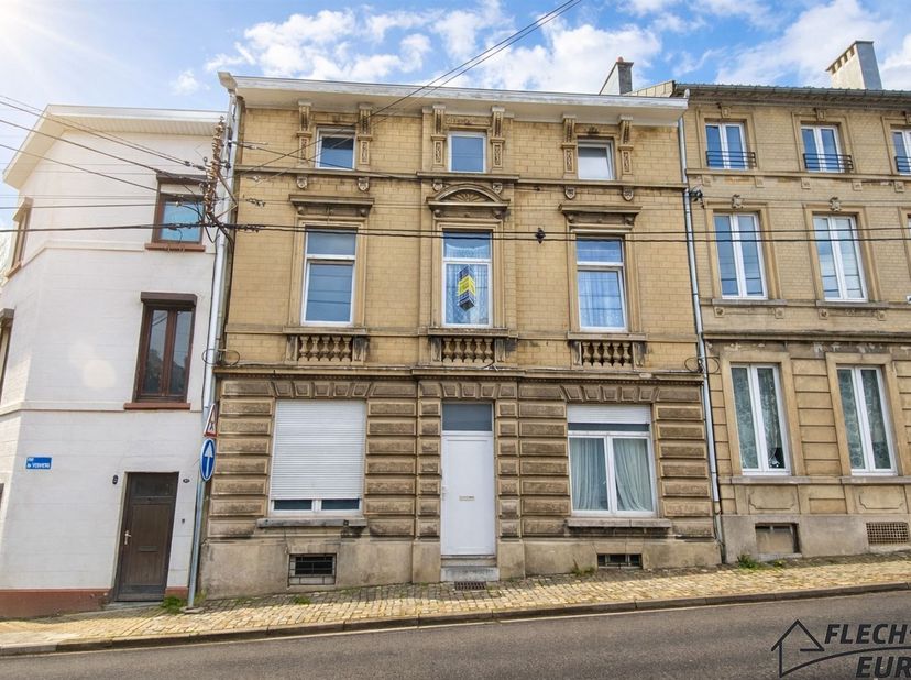 ANDRIMONT, maison à rénover. Située entre Verviers et Andrimont, ce bien doté d'un gros potentiel, se compose au rez: un hall d'entrée, un salon, une