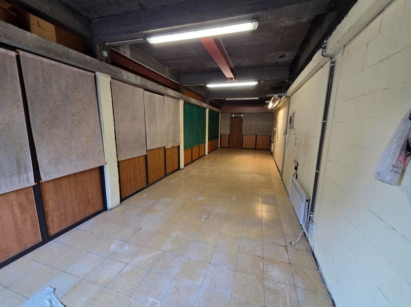 Bien professionnel à louer
                    à 8500 Kortrijk