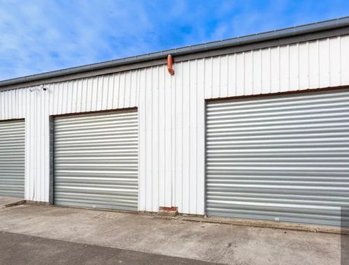                                         Entrepôt à louer à Binche, € 350
