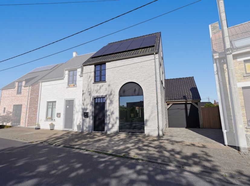 KIJKDAG ZATERDAG 18/07 VAN 10U TOT 12U! (inschrijven via residentievastgoed.be)<br />
<br />
Recente energiezuinige woning met zonnige tuin te Diksmui