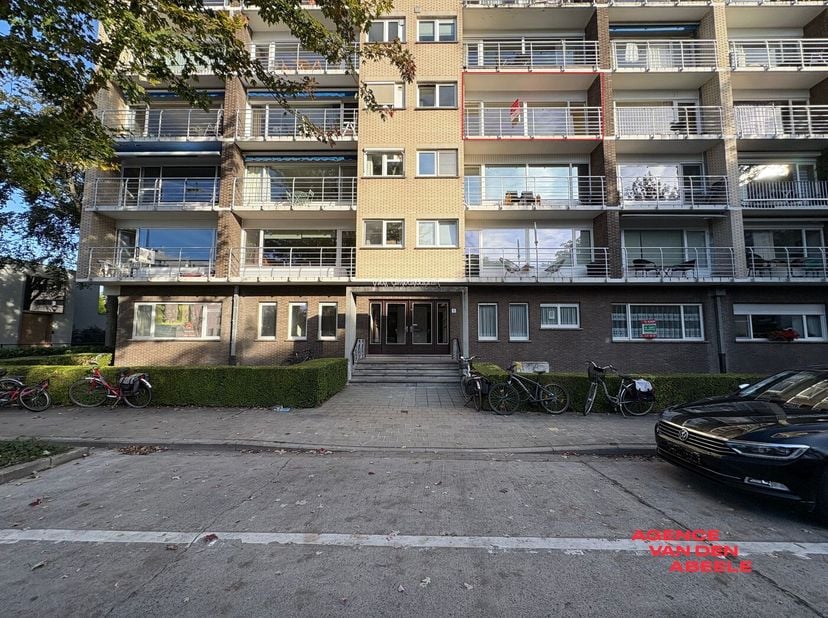 Appartement te huur in Abdijbekestraat 8,
                    8200 Sint-Andries