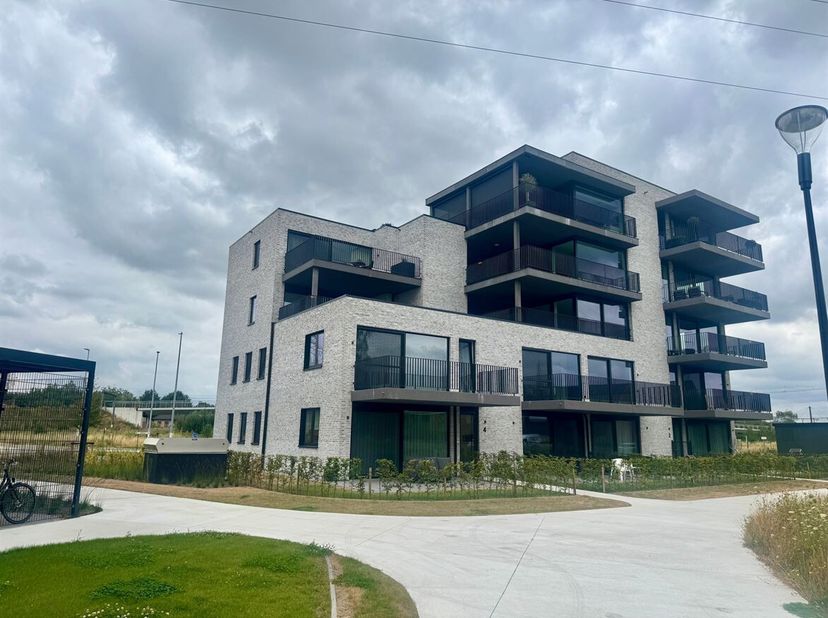 Prachtig nieuwbouwappartement met 3 slaapkamers te huur op een toplocatie in Lier!<br />
Ligging<br />
Dit stijlvolle appartement maakt deel uit van h