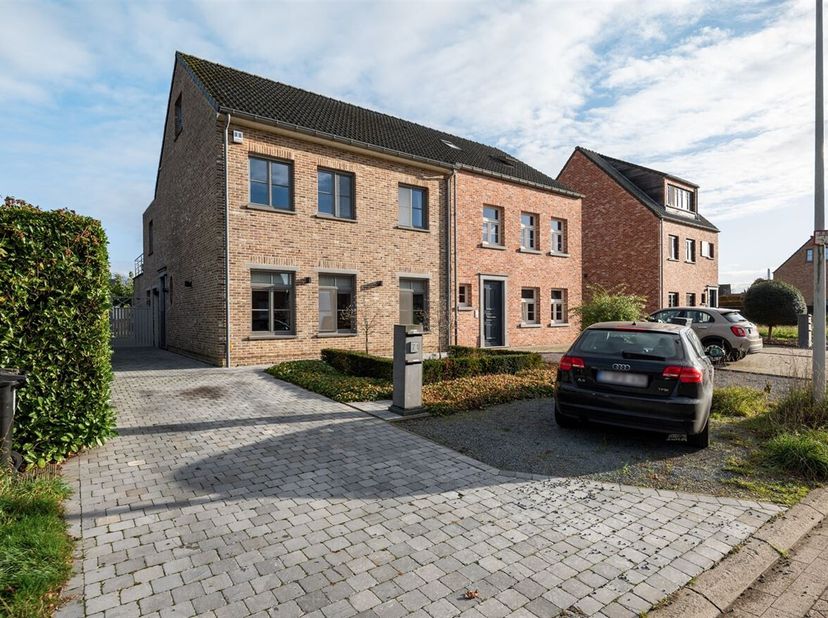 Bien professionnel à vendre
                    à 2520 Oelegem