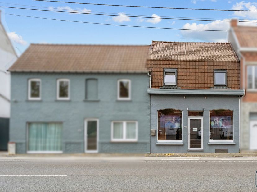 Te koop in Dergneau: te renoveren huis, uiterst bereikbaar gelegen.<br />
INDELING: woning met grote open ruimte op het gelijkvloers met mogelijkheid