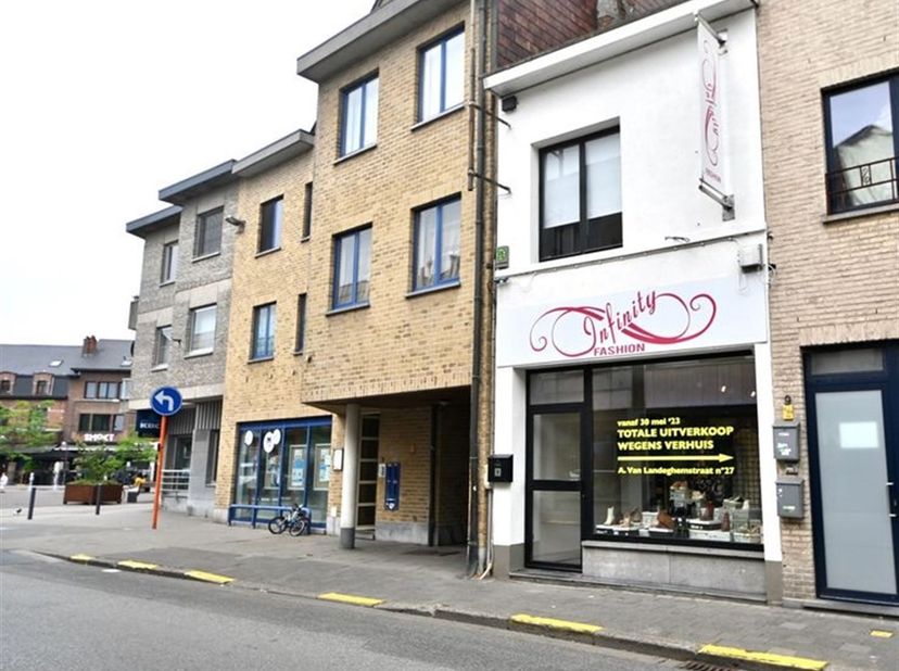 Centraal gelegen handelspand in centrum Willebroek. Ingerichte en instapklare handelsruimte. Het pand beschikt op het gelijkvloers over een mooie wink