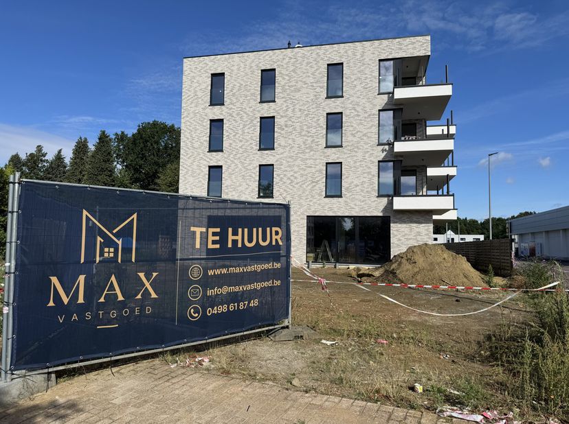 Ruim luxe nieuwbouwappartement met 3 slaapkamers op toplocatie<br />
Ontdek dit ruime en luxueuze nieuwbouwappartement met 3 slaapkamers, ideaal geleg