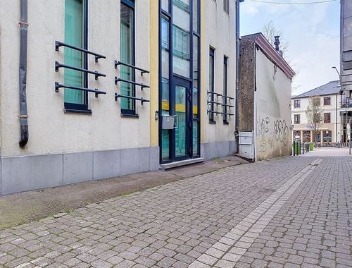                                         Bureaux à louer à Arlon, € 500

