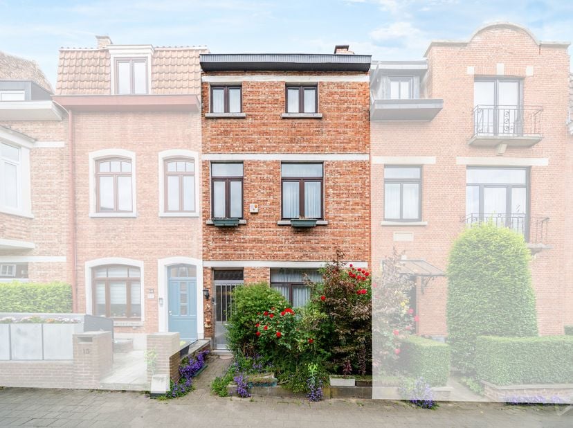 AUDERGHEM : We Invest vous propose cette agréable maison familiale 4 chambres, idéalement située dans une rue calme à sens unique, à proximité immédia