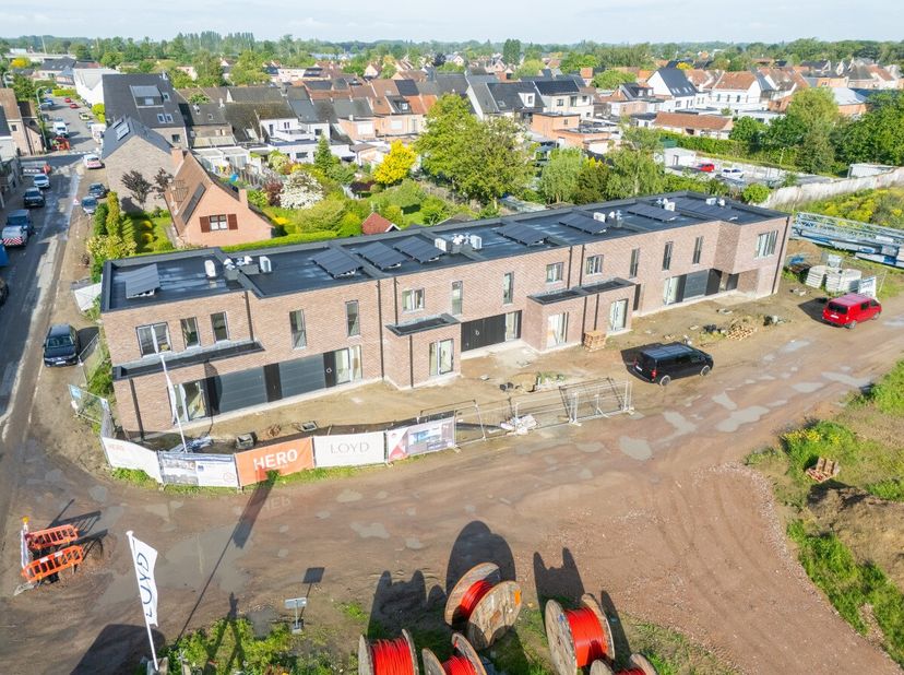 [[ DIT PAND NEEMT DEEL AAN DE ERA OPEN HUIZEN DAG OP 13/6 VAN 9:30 TOT 10:30 ]] Fase 3 van Hattrick is van start gegaan.Ontdek Hattrick, een hedendaag