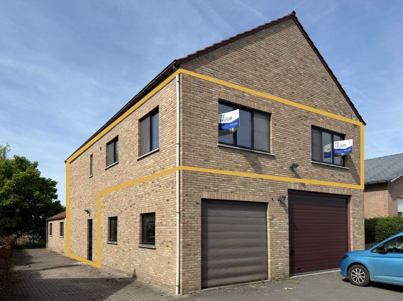 Réservez votre visite via polares.eu<br />
<br />
À Opvelp, vous trouverez cet appartement spacieux de 3 chambres situé au premier étage. Vous entrez