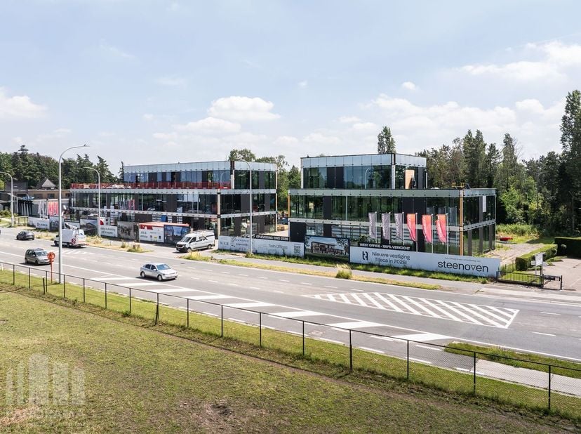 Nieuw te bouwen kantoorgebouw "Twin Offices" met zichtbaarheid vanaf de Steenweg en met uitzonderlijke architectuur.&amp;nbsp;Strategisch gelegen op slech