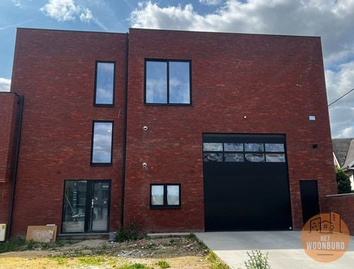                                         Kantoor te huur in Sint-Kwintens-Lennik, € 2.800
