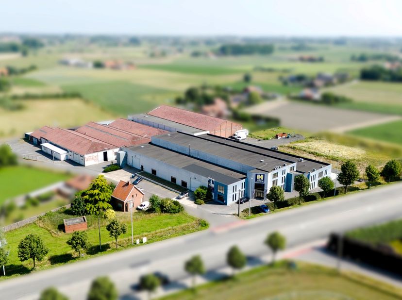 Bent u op zoek naar een uitstekend gelegen en volledig uitgeruste bedrijfssite in het West-Vlaamse Ardooie? Door verhuizing van de activiteiten naar M