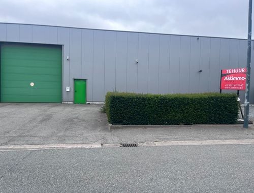                                        Entrepôt sans bureau à louer à Waremme, € 1.600
