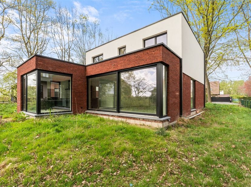 Bâtiment moderne ouvert sur un grand terrain à Wichelen<br />
Dans la charmante ville de Wichelen, vous trouverez ce développement moderne ouvert sur