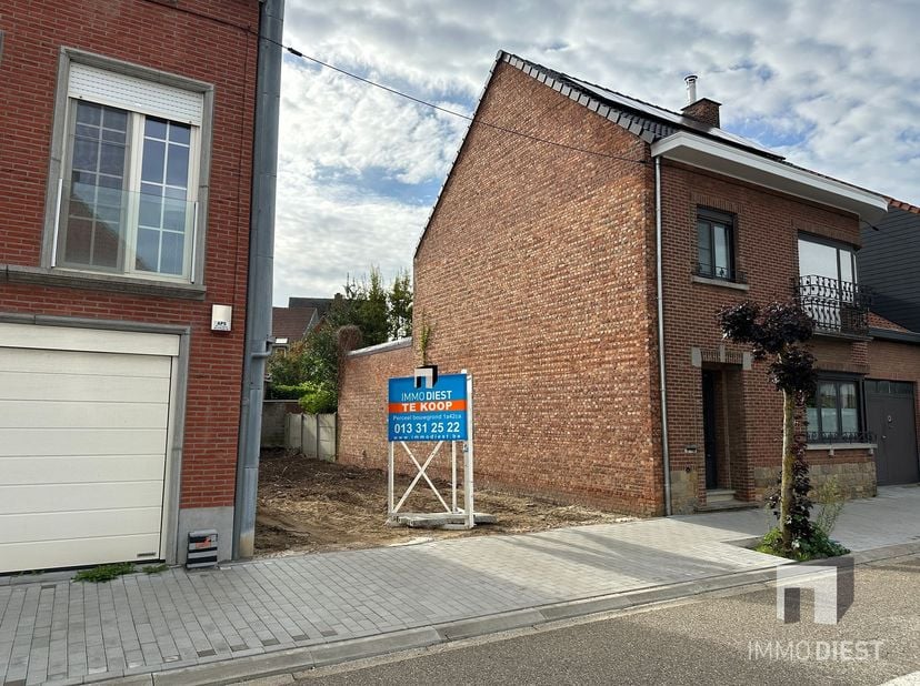 Grond te koop in Valleilaan 93,
                    3290 Diest