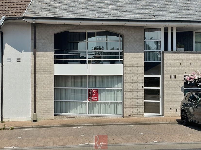 Lichtrijk gelijkvloers appartement met tuin en garage in Tielt (Meulebeke)!<br />
<br />
Dit instapklare gelijkvloers appartement combineert comfort,