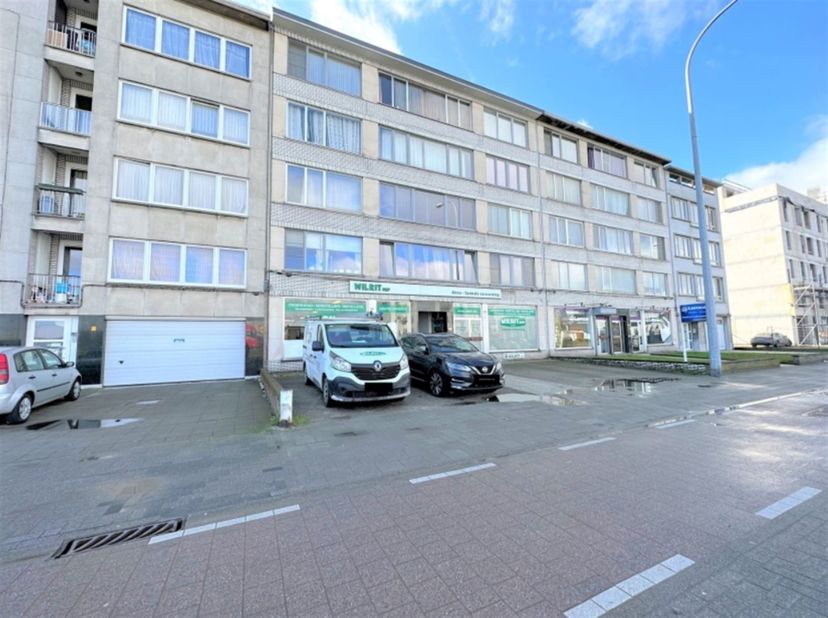 APPARTEMENT MET 1 SLAAPKAMER EN TERRAS OP TOPLIGGING!<br />
<br />
Indeling: Inkomhal, leef- en eetruimte, open keuken, slaapkamer en badkamer<br />