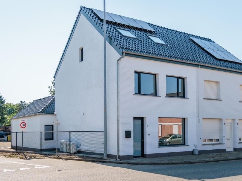 Instapklare woning MET AIRCO te koop te Westerlo<br />
<br />
De woning is centraal gelegen tussen de E313 en E314. Het dorp van Heultje  is veilig be