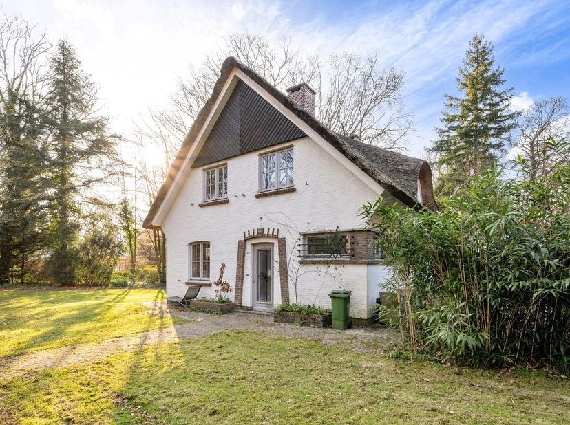 Instapklare vrijstaande woning zeer centraal gelegen. <br />
Deze charmante woning is gelegen op wandelafstand van Heide, dichtbij openbaar vervoer, w