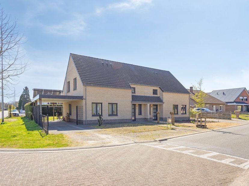 Nabij het centrum van Lommel, doch rustig gelegen in een aangename woonwijk waar rust, privacy en wooncomfort centraal staan, bevindt zich deze verzor