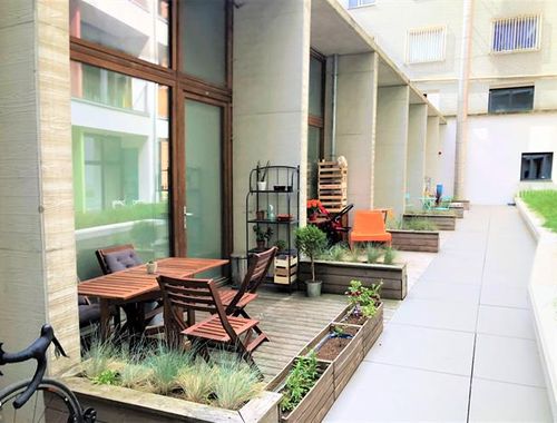                                         Studio te huur in Brussel, € 750
