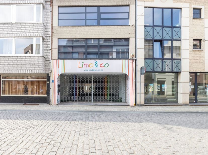 Commercieel handelsgelijkvloers in centrum Herentals<br />
<br />
Gelegen pal in het centrum van Herentals, op een boogscheut van de Grote Markt, me