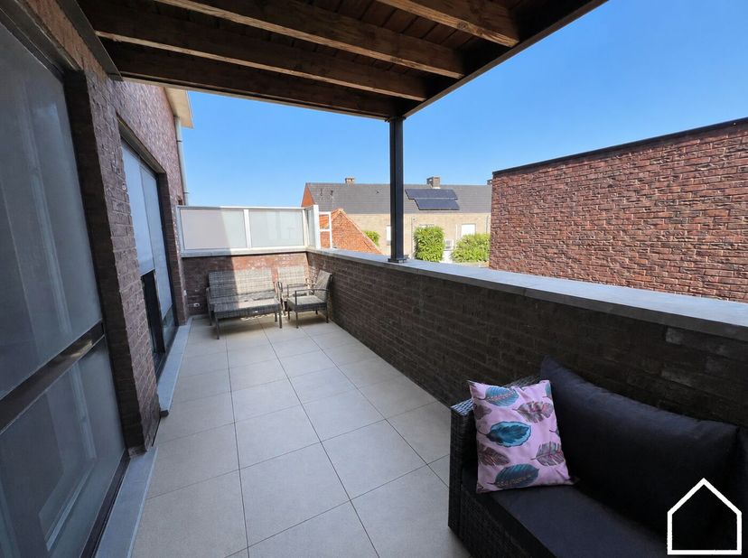Dit energiezuinige en instapklare appartement met een bewoonbare oppervlakte van 108,51 m² is uitstekend gelegen nabij het ziekenhuis en de A19. Dankz