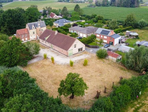                                         Usage mixte à vendre à Onze-Lieve-Vrouw-Waver, € 429.000

