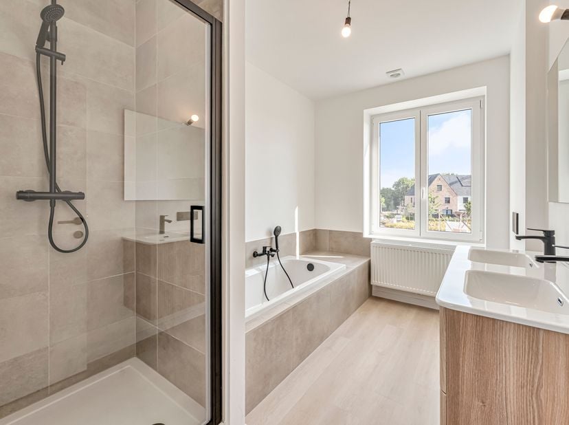 Volledig vernieuwd, energiezuinig én meteen klaar om in te trekken? Welkom in Izegem!<br />
Sommige woningen vragen nog tijd, werk en een stevig renov