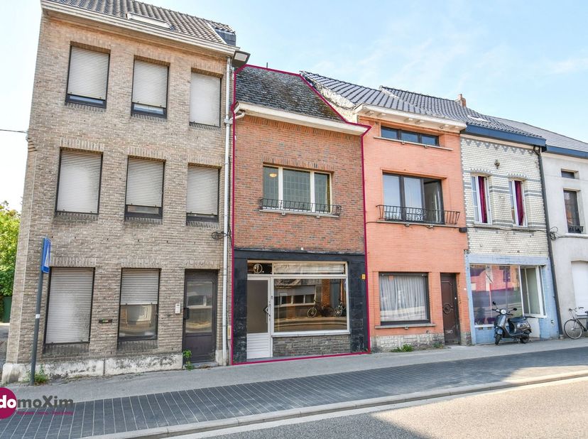 Te renoveren stadswoning met zuid-gerichte tuin en garage<br />
<br />
Aan de stadsrand, op wandelafstand van het centrum van Mechelen, bevindt zich
