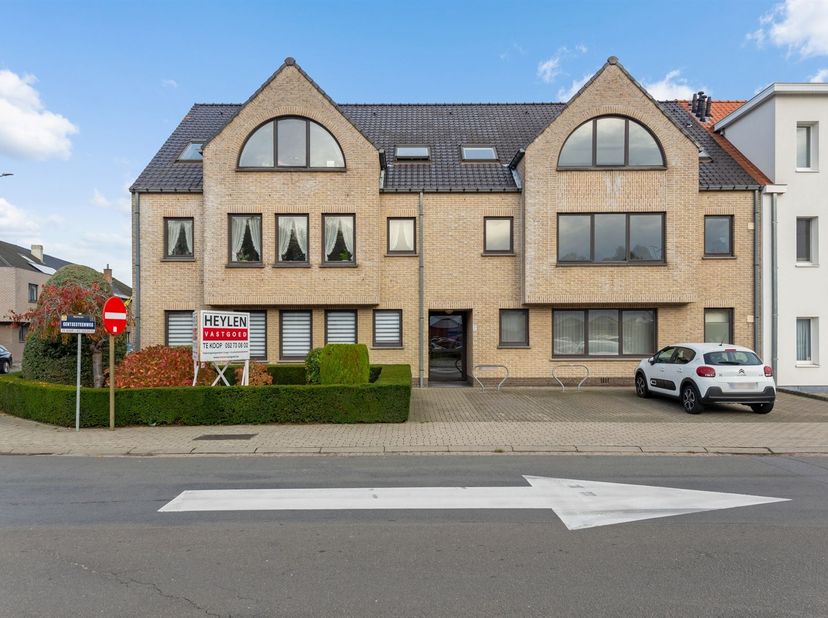 Gebouw met 6 appartementen en 6 autostaanplaatsen als investering in Wetteren.<br />
 <br />
Op zoek naar een interessant investeringspand met huurr