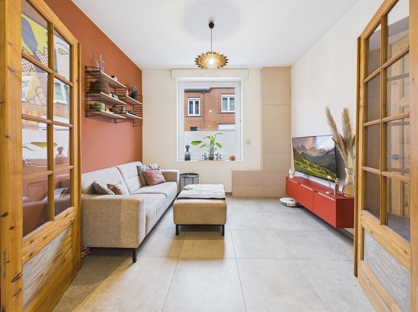 Maison idéalement située au coeur de Dottignies.<br />
Venez découvrir cette charmante habitation qui ne manquera pas de vous séduire par ses volumes